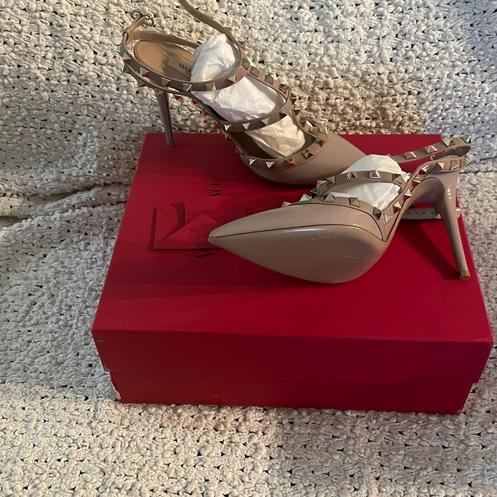 Valentino rockstars shoes size 39 wore one time